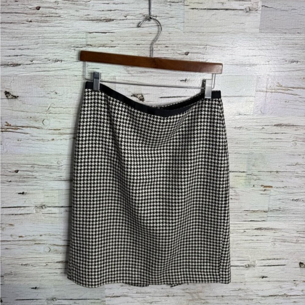 Ann Taylor Black and White Pencil Skirt Knee-Length size 8P